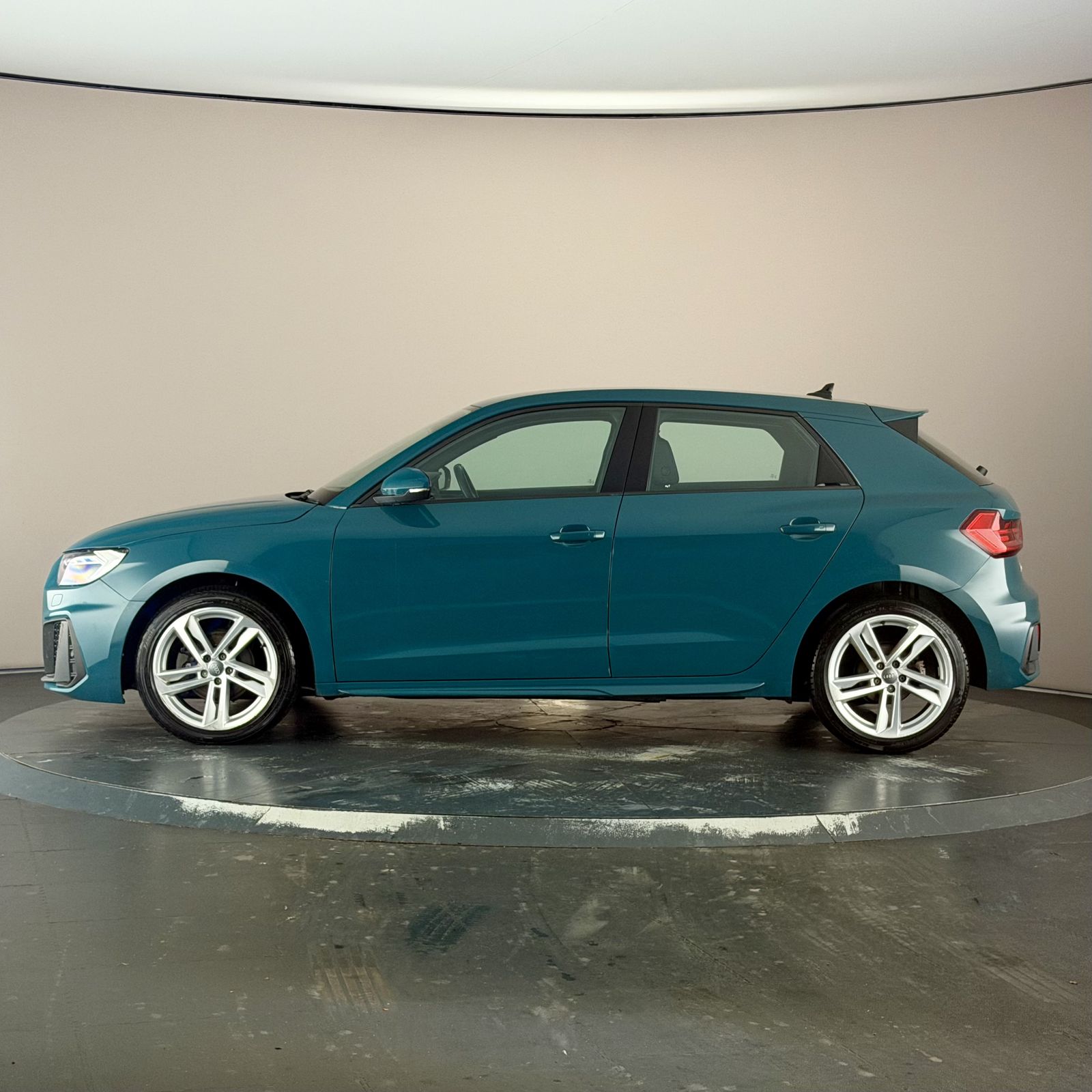 Audi A1 S Line 1.0 TFSI 30 Sportback S Tronic photo 15