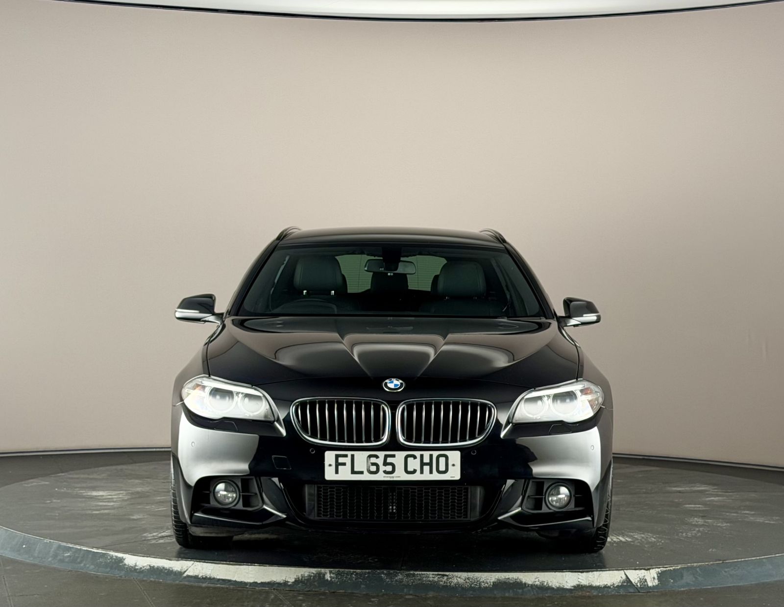 BMW 520d M Sport Touring photo 2