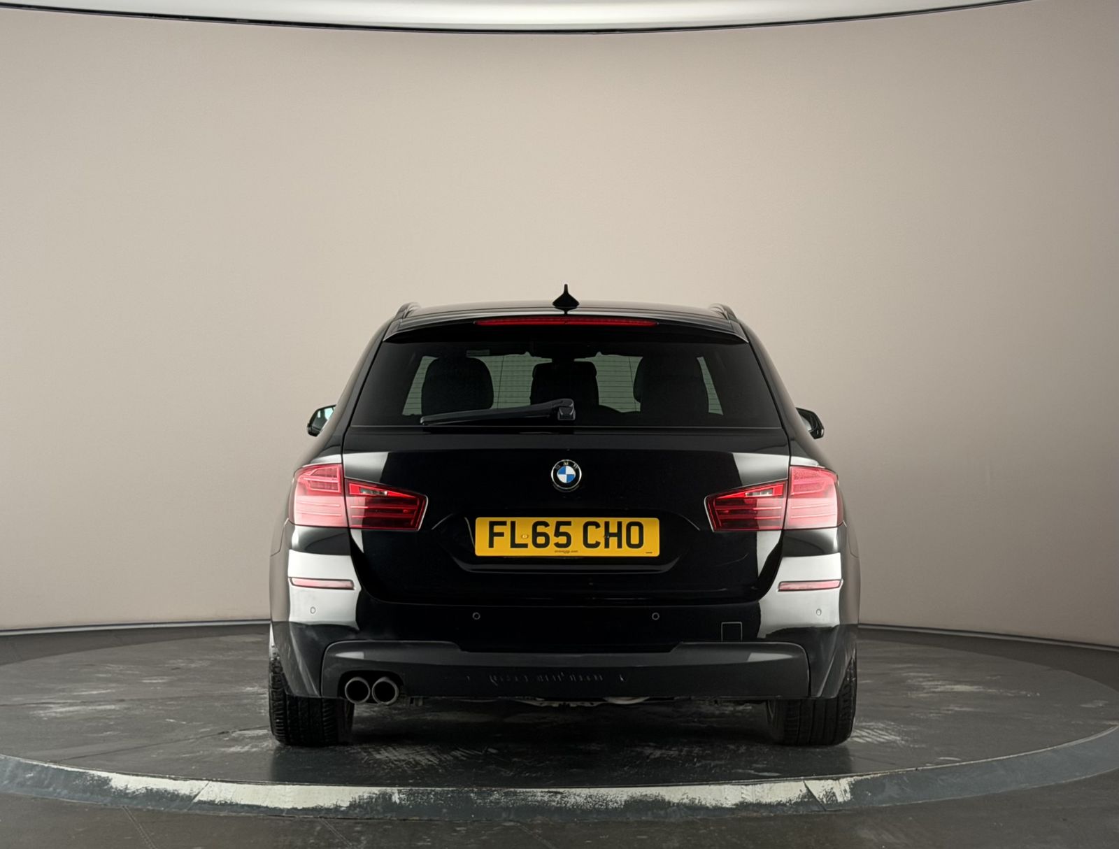 BMW 520d M Sport Touring photo 3