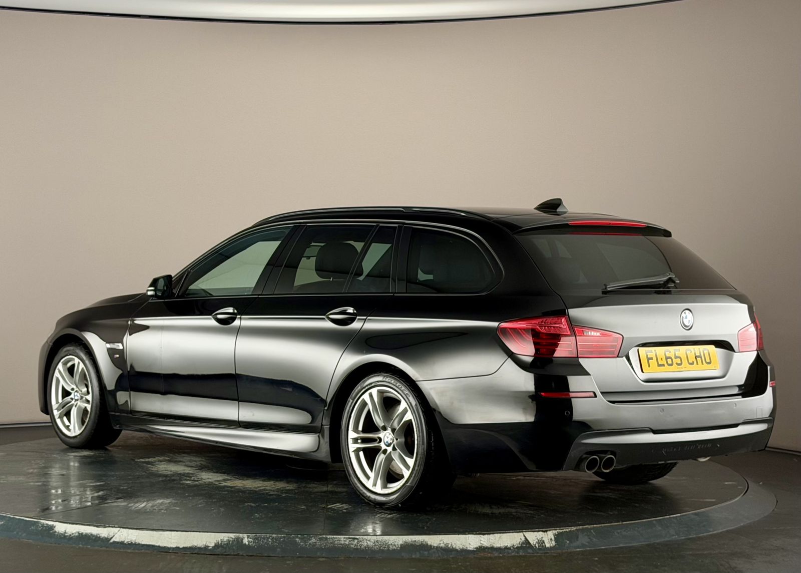 BMW 520d M Sport Touring photo 5