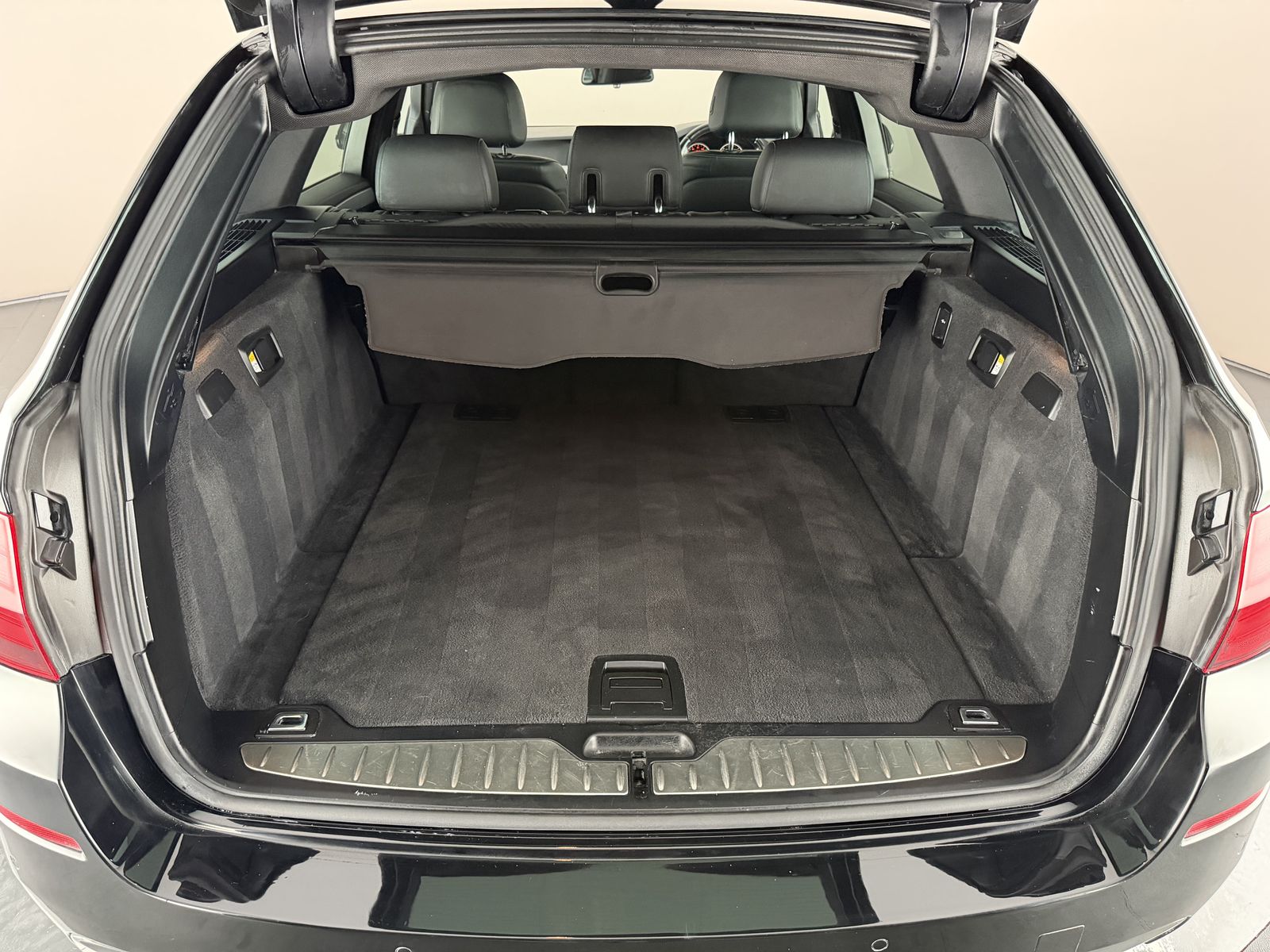 BMW 520d M Sport Touring photo 6