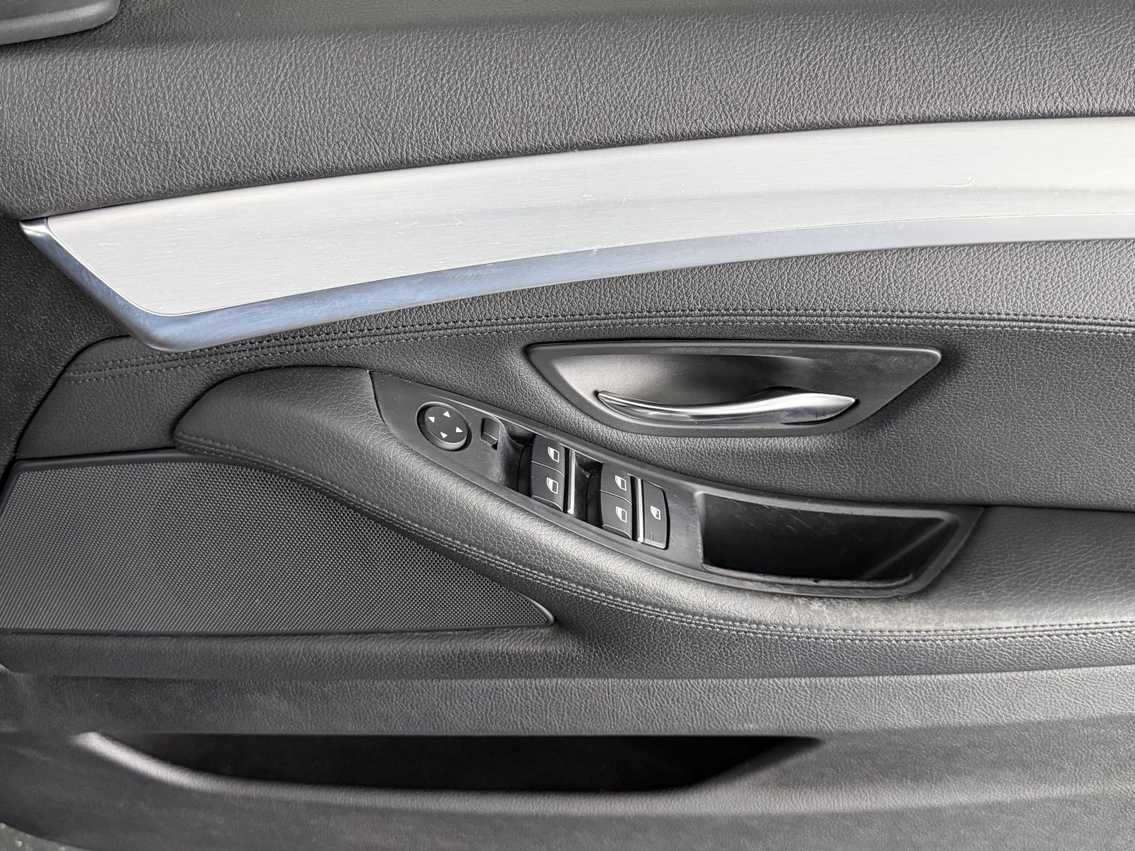 BMW 520d M Sport Touring photo 7