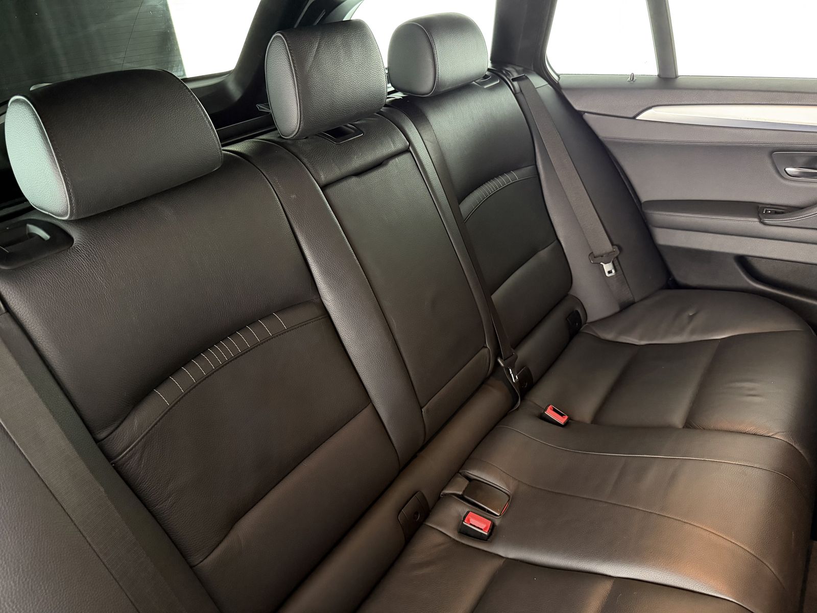 BMW 520d M Sport Touring photo 8