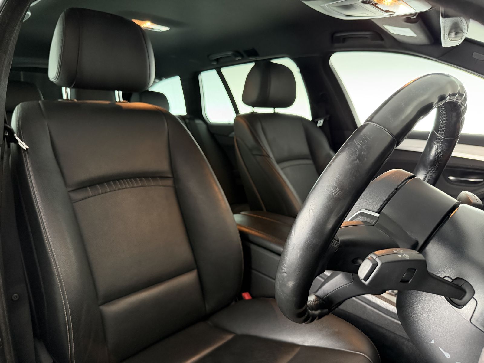 BMW 520d M Sport Touring photo 10
