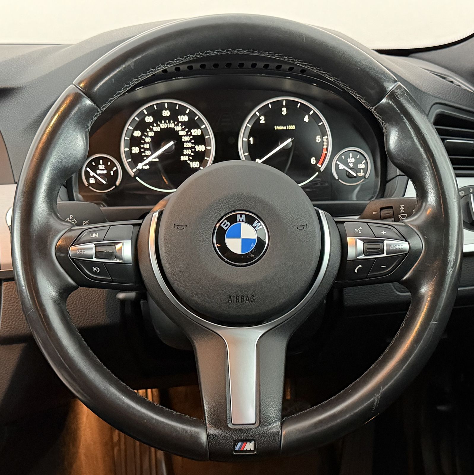 BMW 520d M Sport Touring photo 13