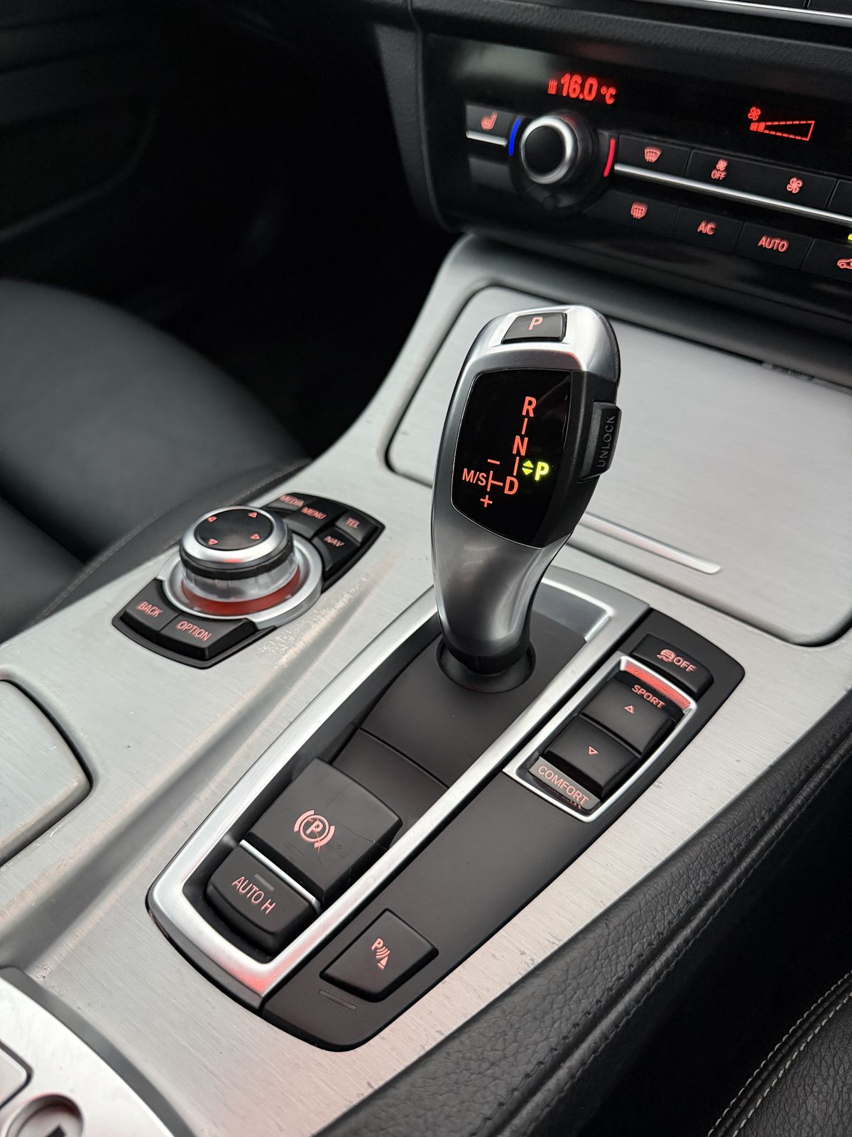 BMW 520d M Sport Touring photo 19