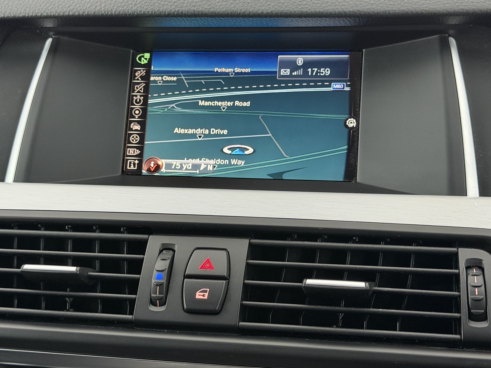 BMW 520d M Sport Touring photo 22