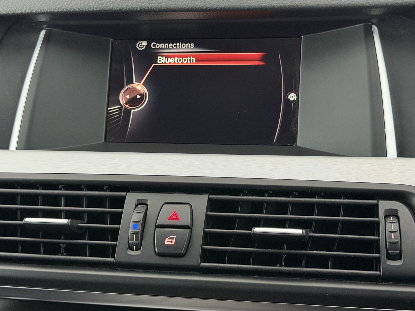 BMW 520d M Sport Touring photo 23