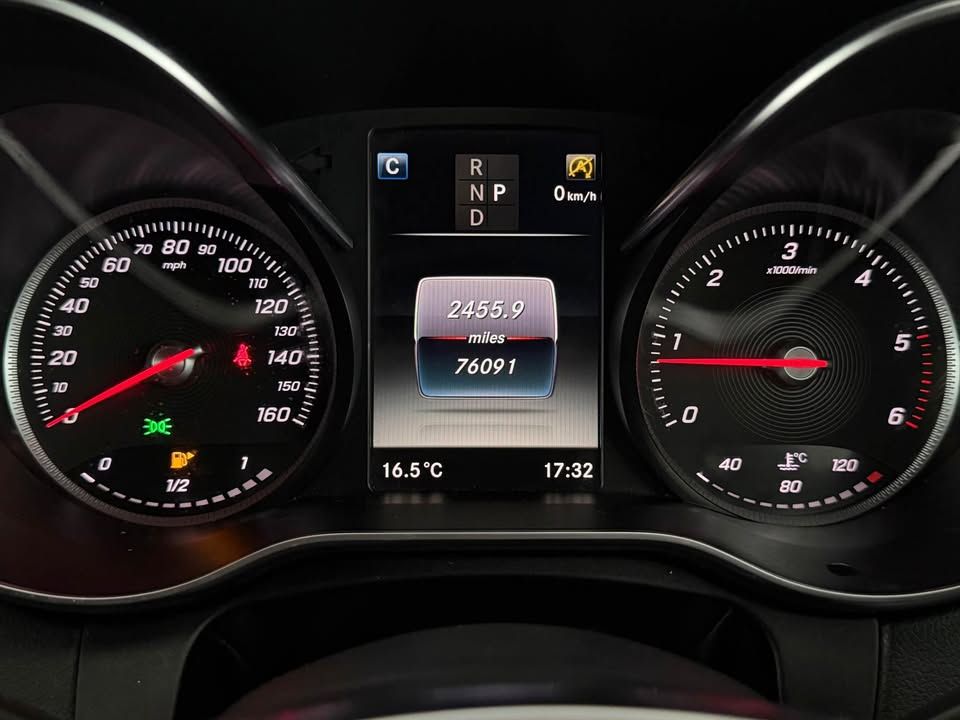 Mercedes C220d AMG Line 4MATIC photo 8