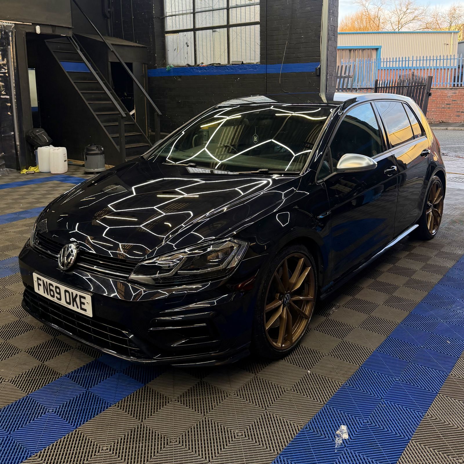Volkswagen Golf R photo 3