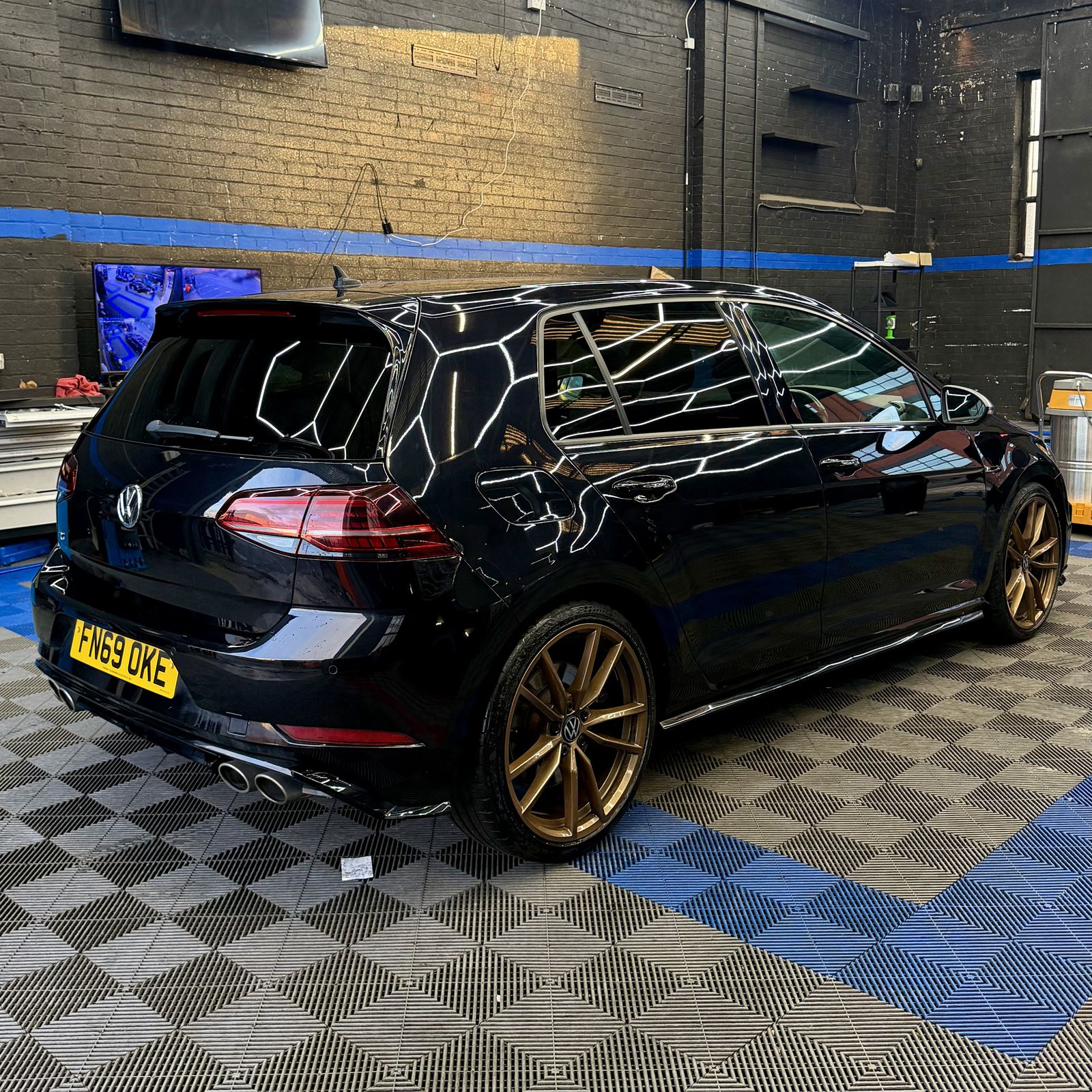 Volkswagen Golf R photo 7