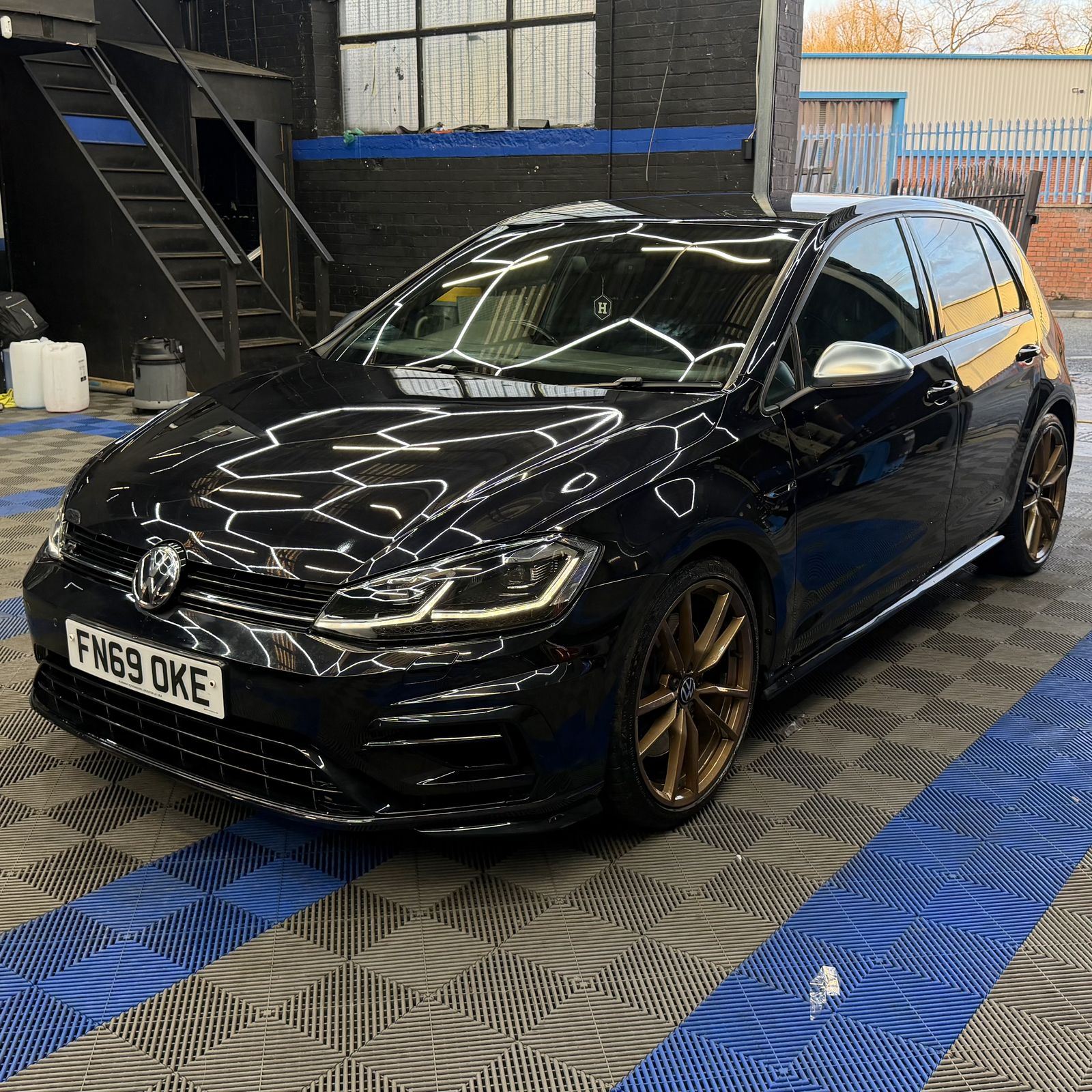 Volkswagen Golf R photo 9