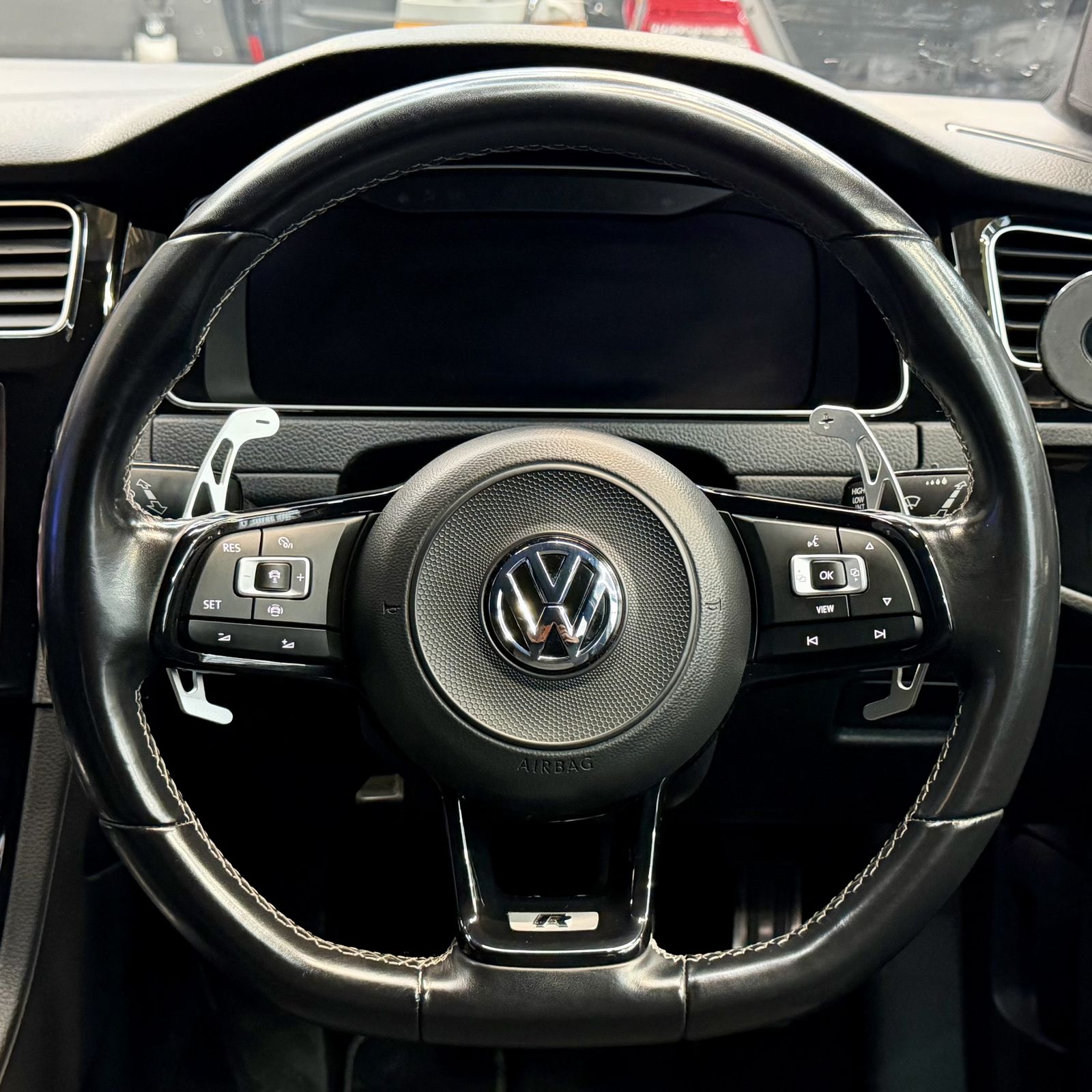 Volkswagen Golf R photo 12