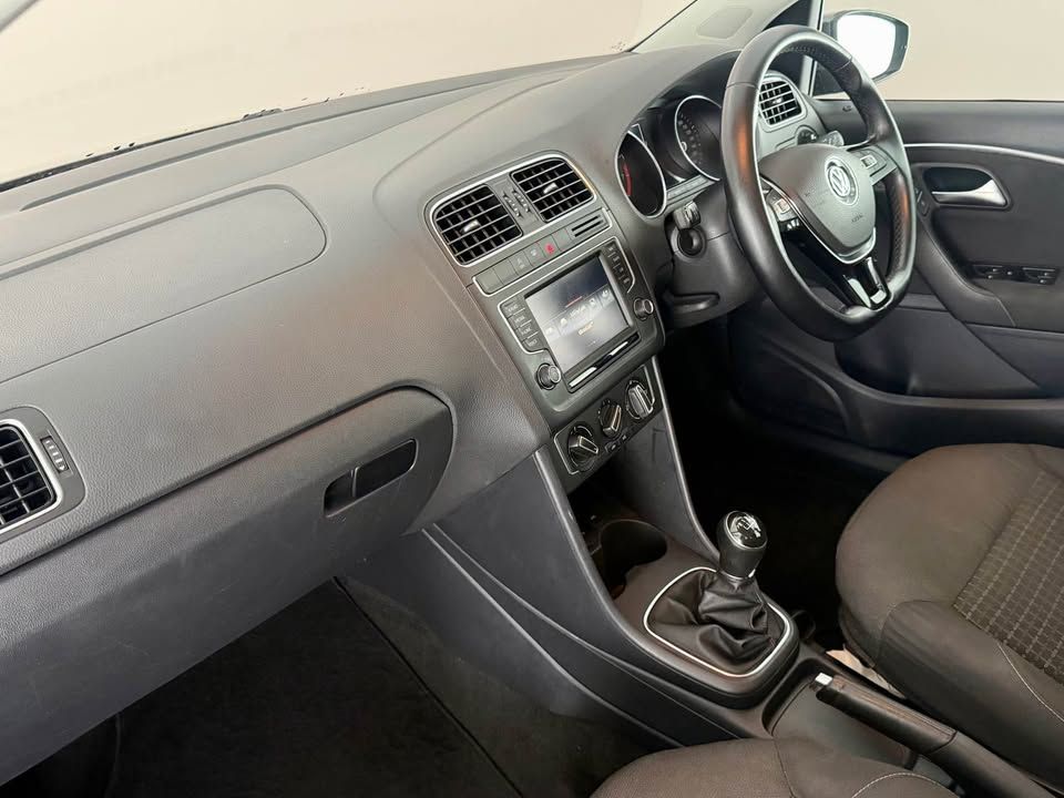 Volkswagen Polo SE photo 8