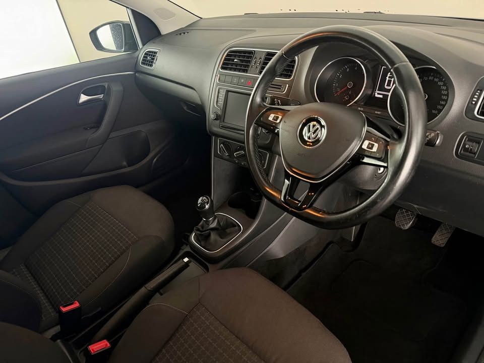 Volkswagen Polo SE photo 9