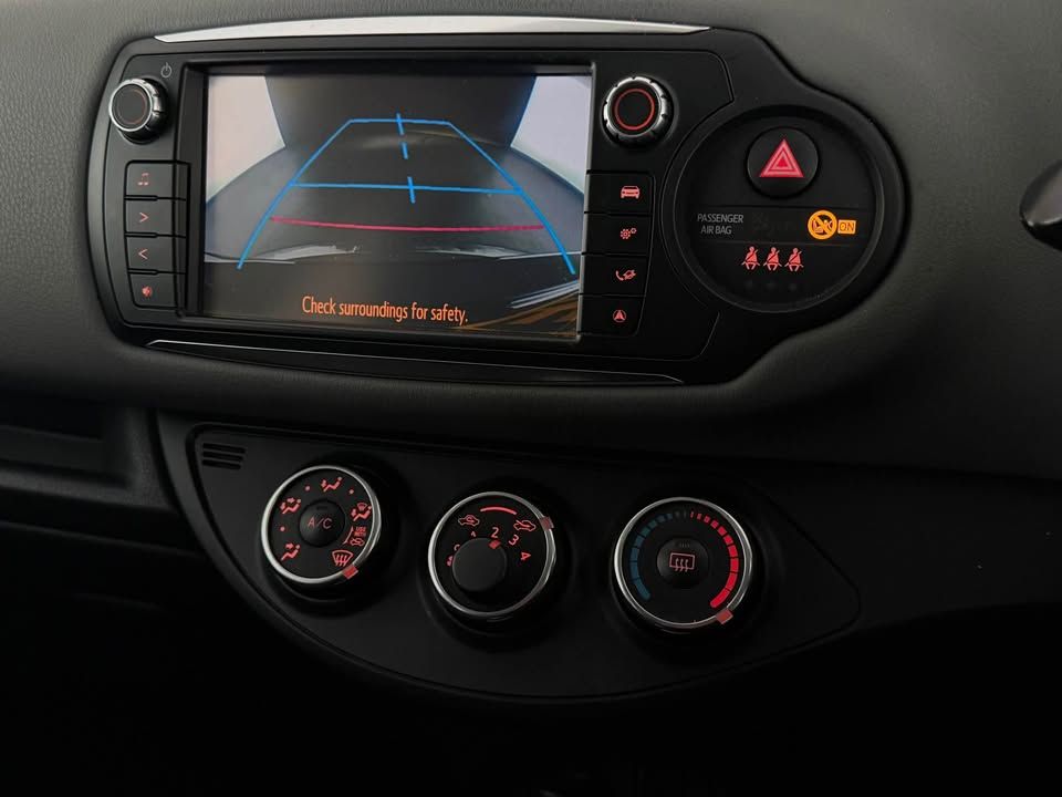 Toyota Yaris Icon photo 8