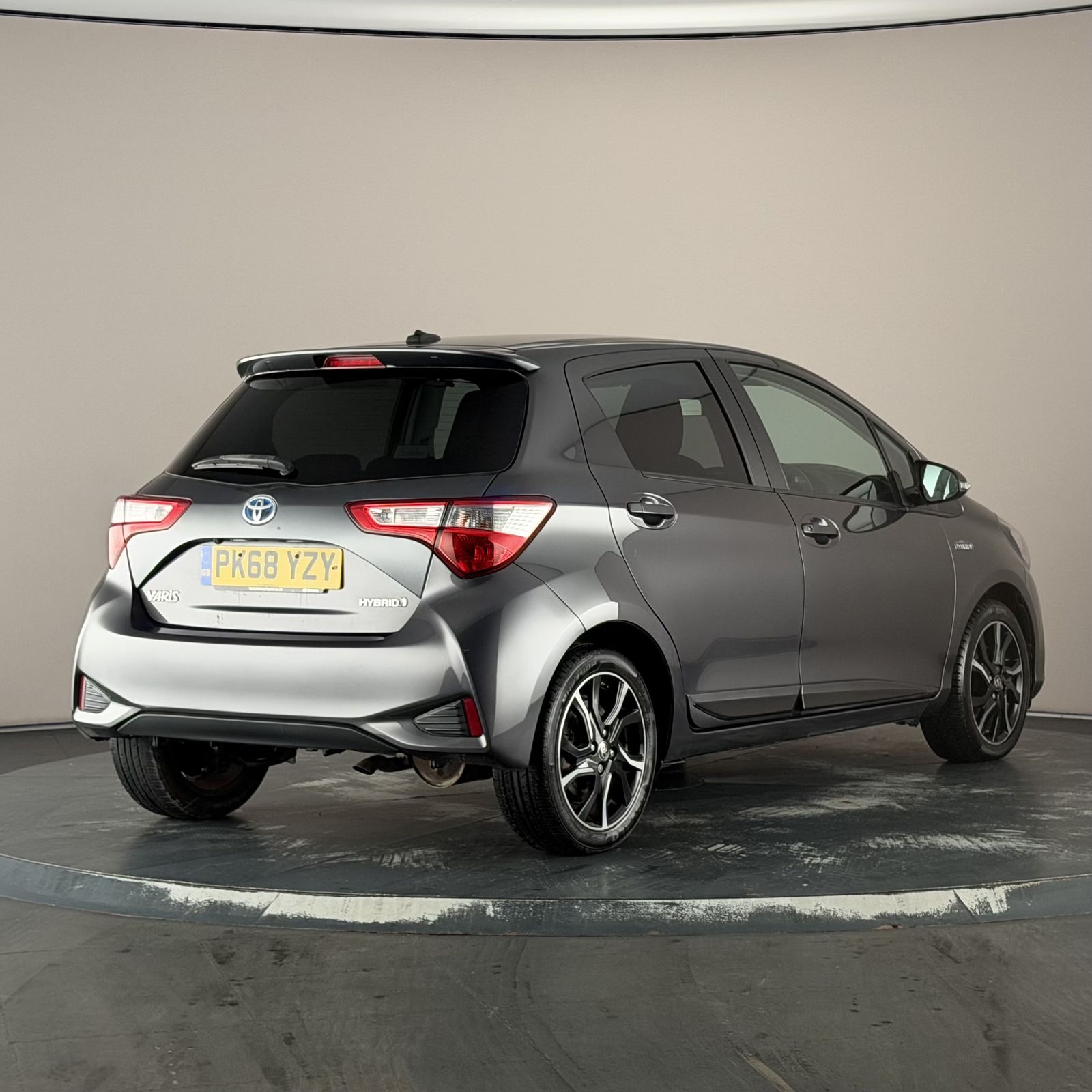 Toyota Yaris Hybrid Design photo 2