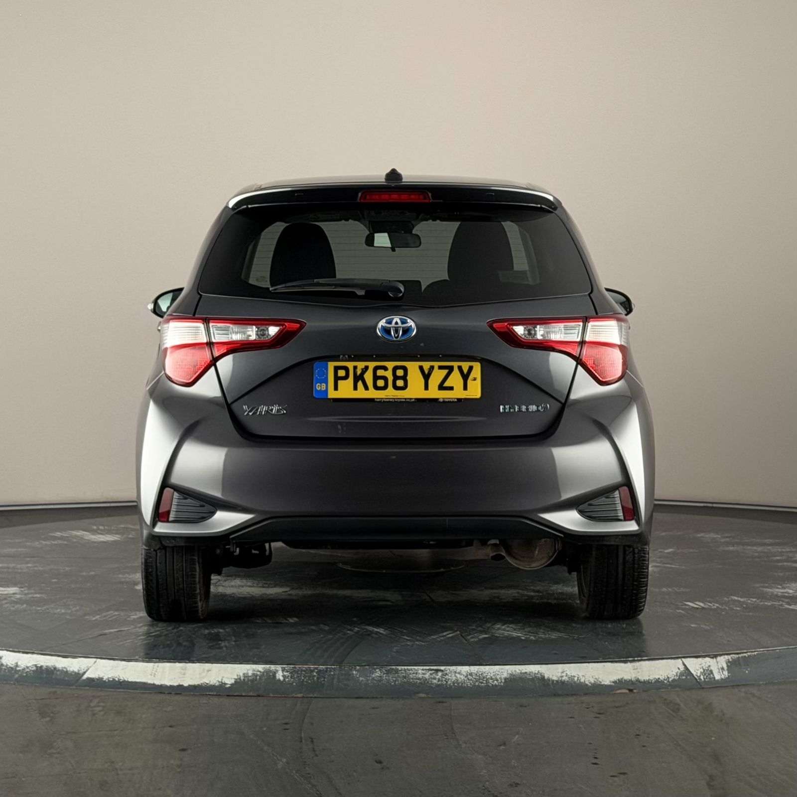 Toyota Yaris Hybrid Design photo 4