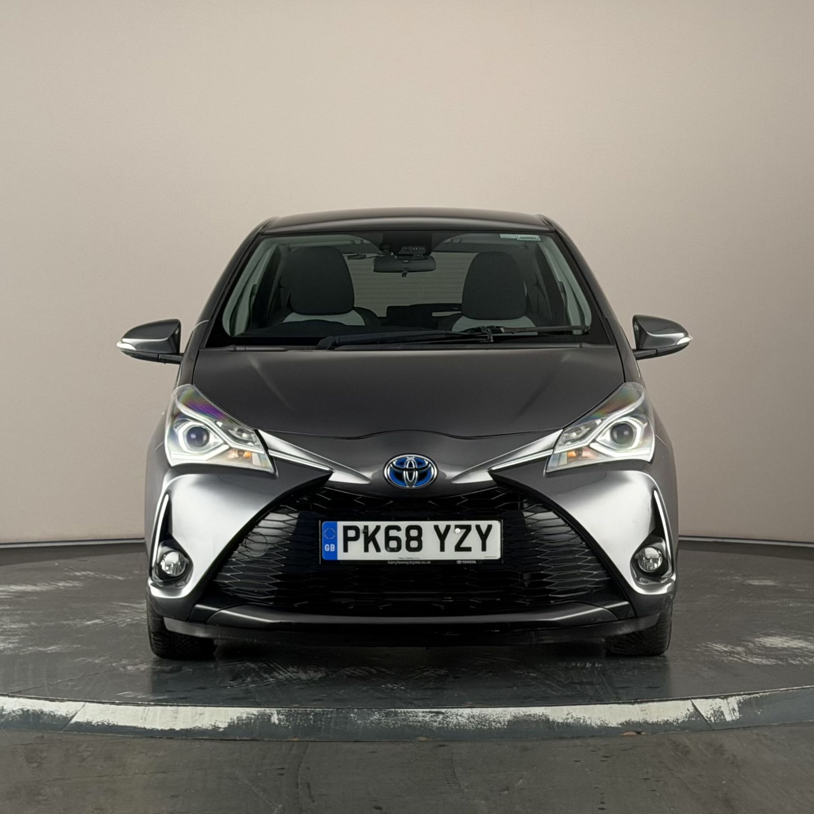 Toyota Yaris Hybrid Design photo 5