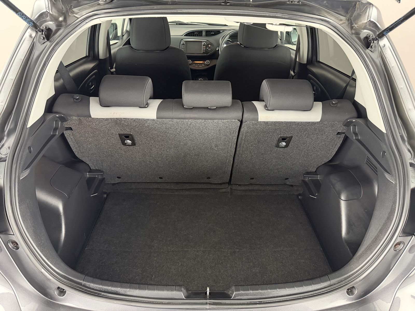 Toyota Yaris Hybrid Design photo 9