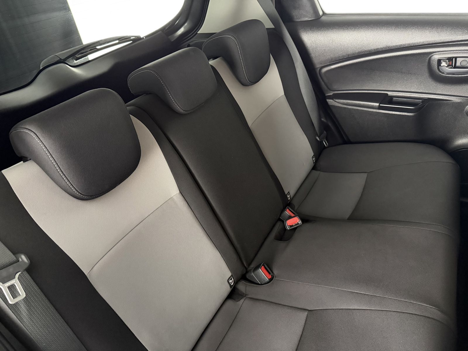 Toyota Yaris Hybrid Design photo 13