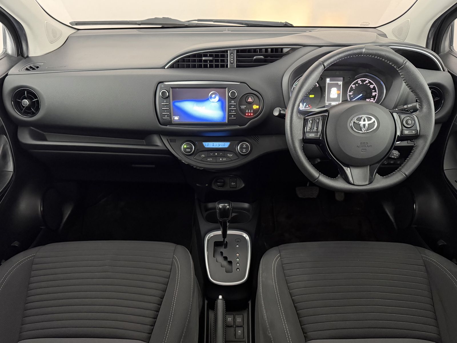 Toyota Yaris Hybrid Design photo 14