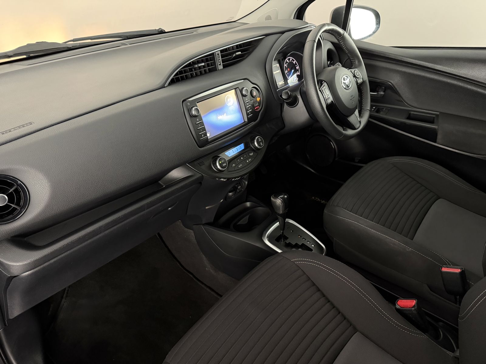 Toyota Yaris Hybrid Design photo 16