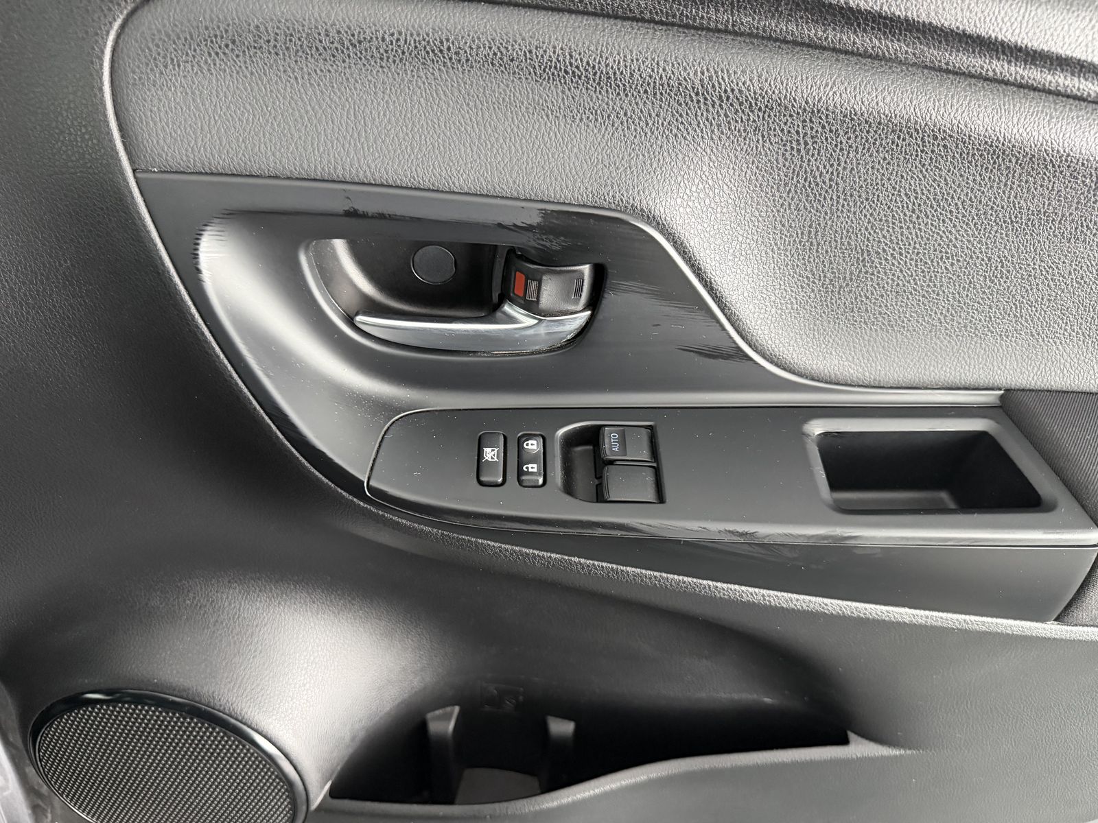 Toyota Yaris Hybrid Design photo 17