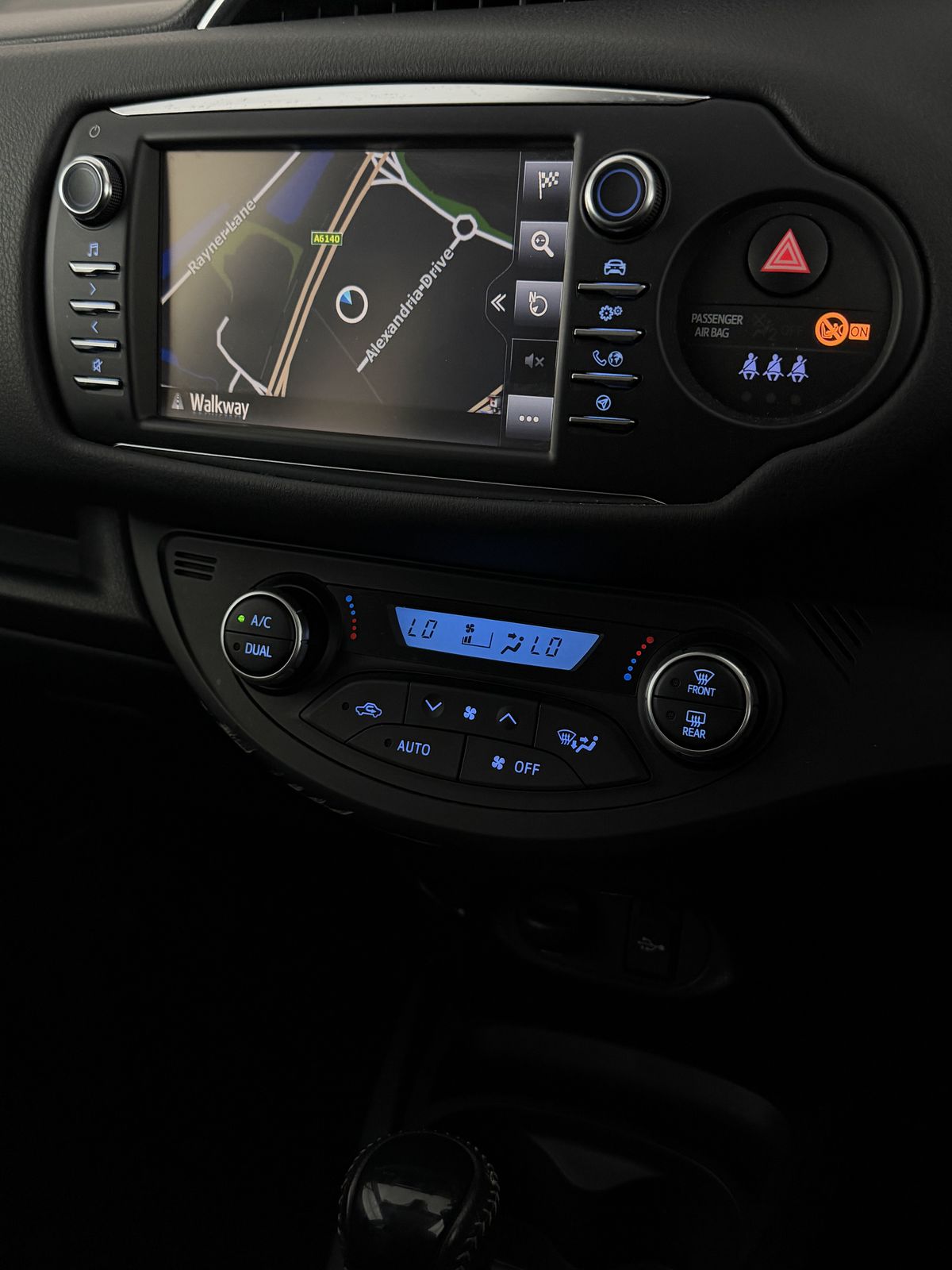Toyota Yaris Hybrid Design photo 19