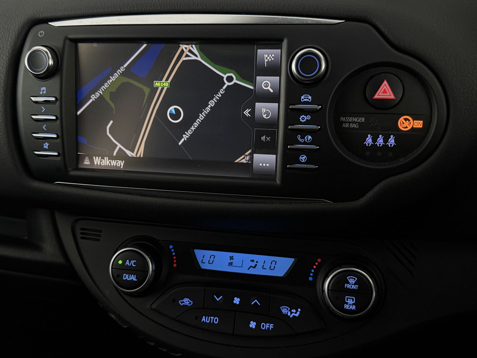 Toyota Yaris Hybrid Design photo 26