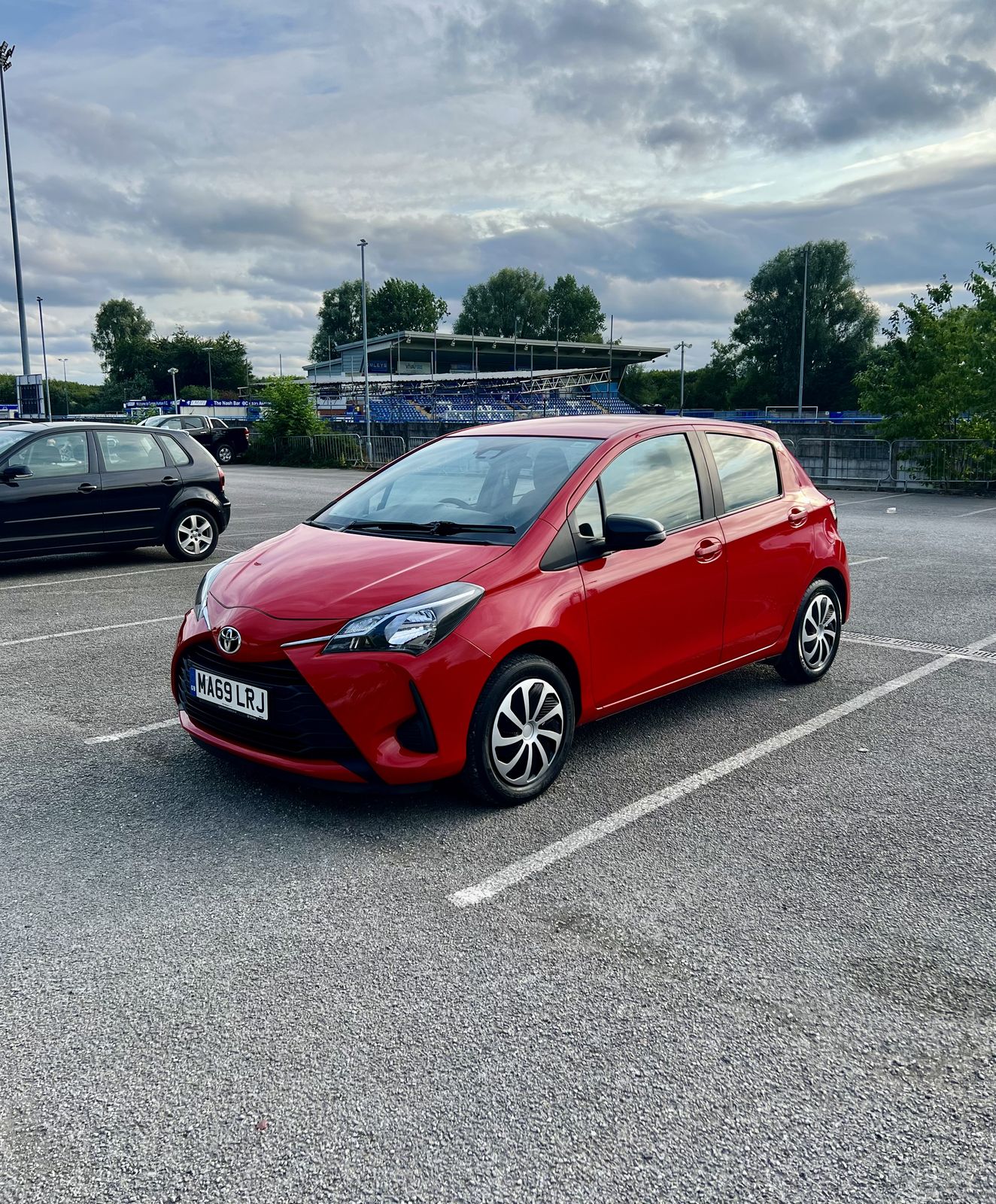 Toyota Yaris Active photo 5