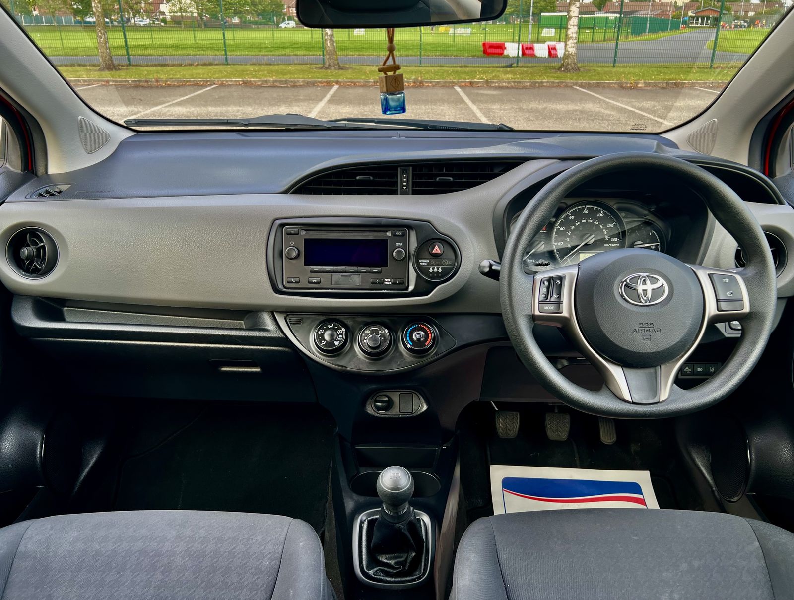 Toyota Yaris Active photo 7