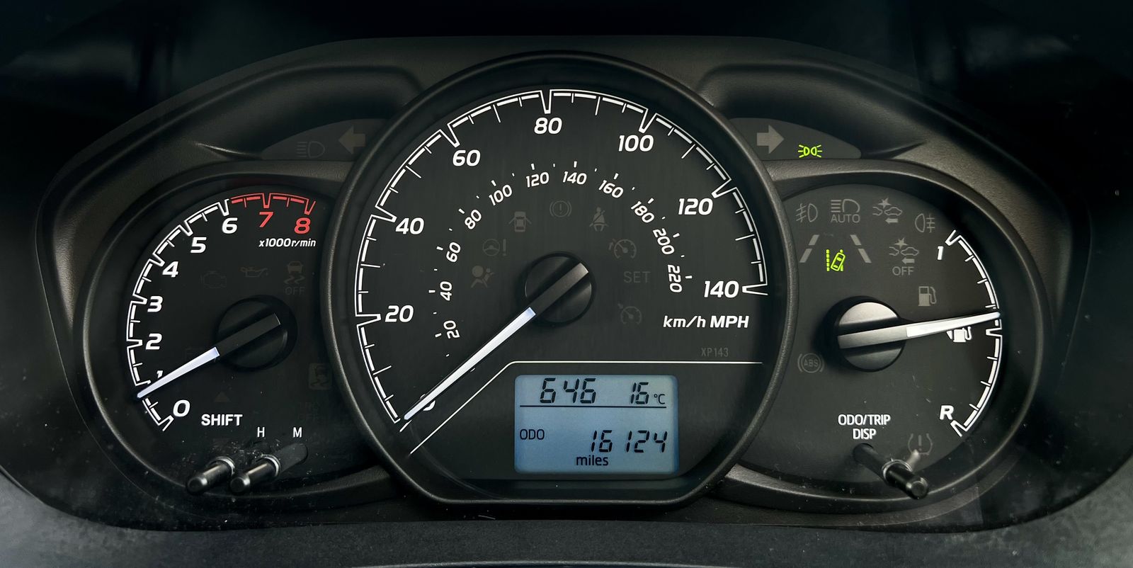 Toyota Yaris Active photo 10