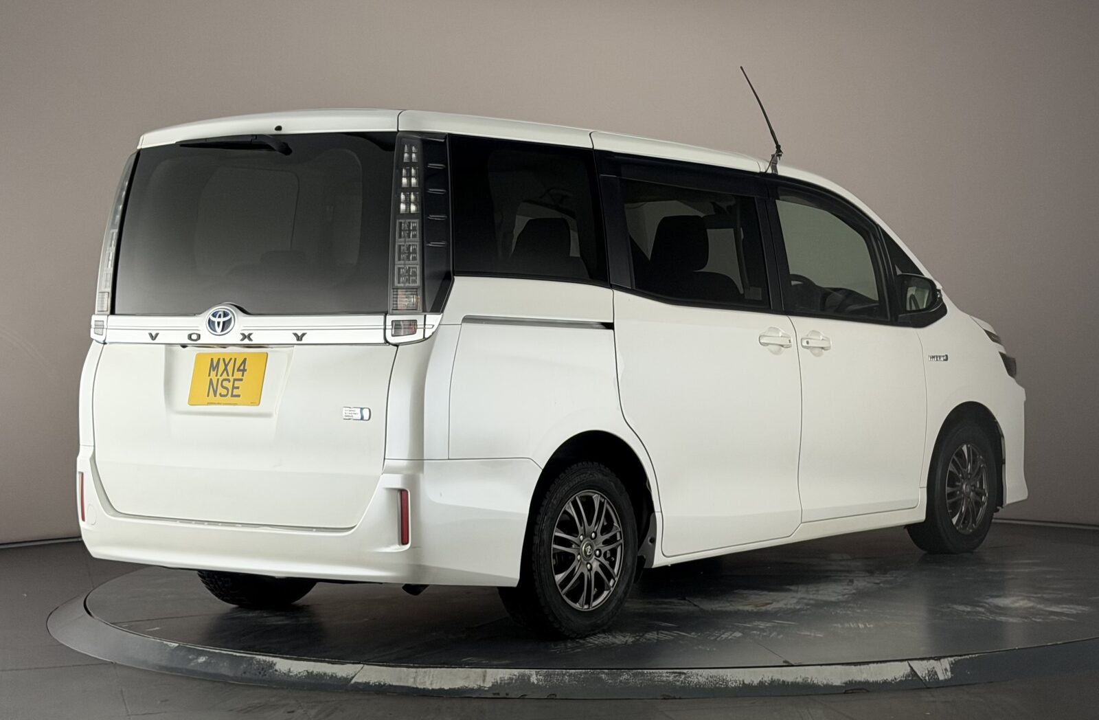 Toyota Voxy Hybrid X 1.8 Auto 7-Seater photo 2