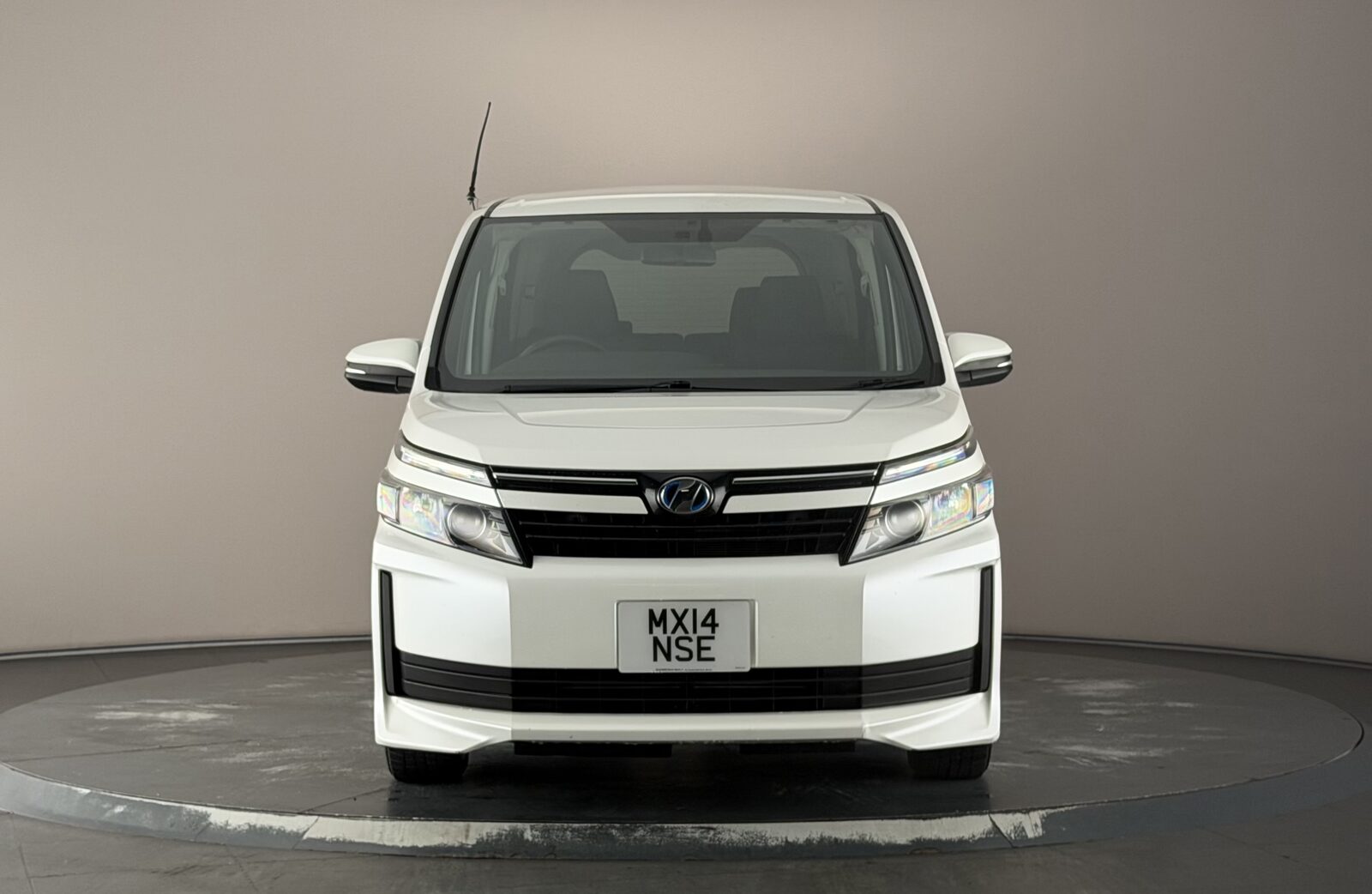 Toyota Voxy Hybrid X 1.8 Auto 7-Seater photo 5
