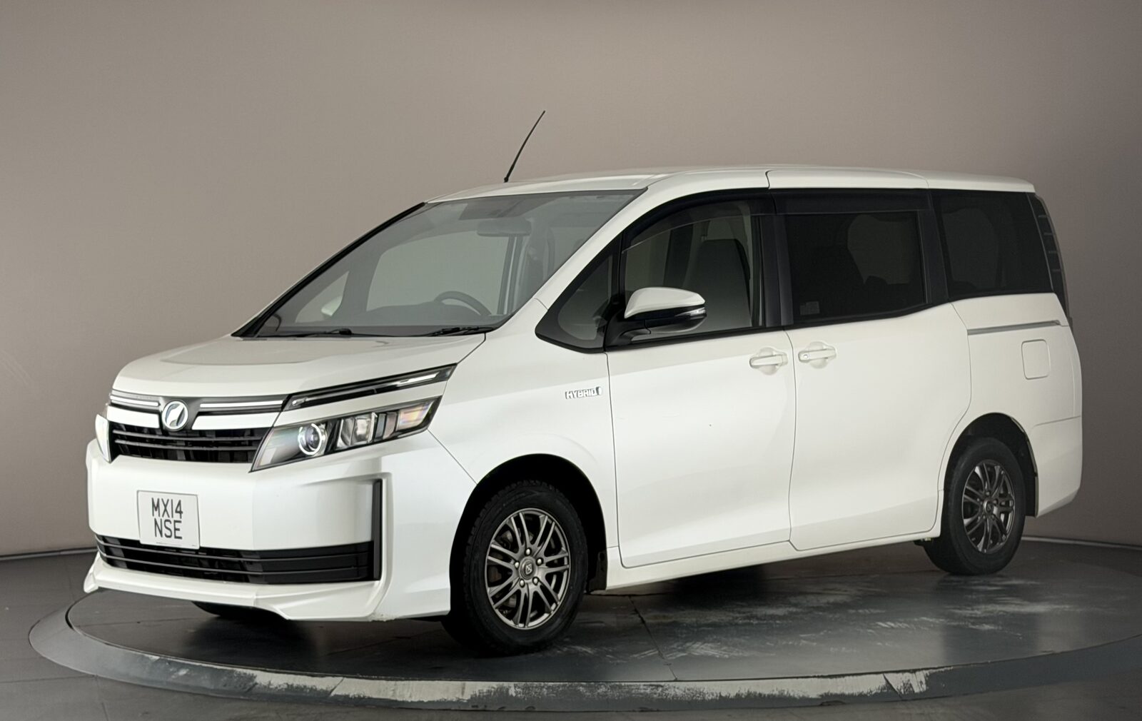 Toyota Voxy Hybrid X 1.8 Auto 7-Seater photo 6