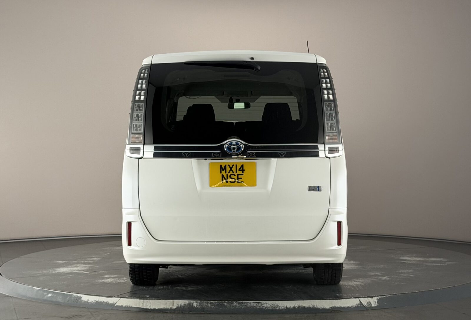 Toyota Voxy Hybrid X 1.8 Auto 7-Seater photo 8