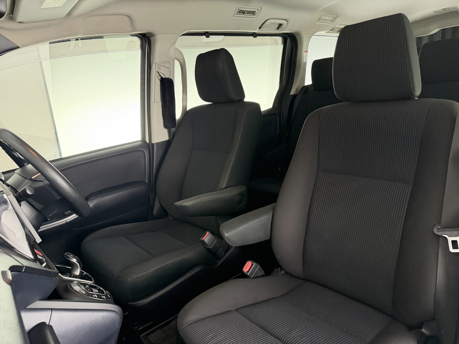 Toyota Voxy Hybrid X 1.8 Auto 7-Seater photo 10