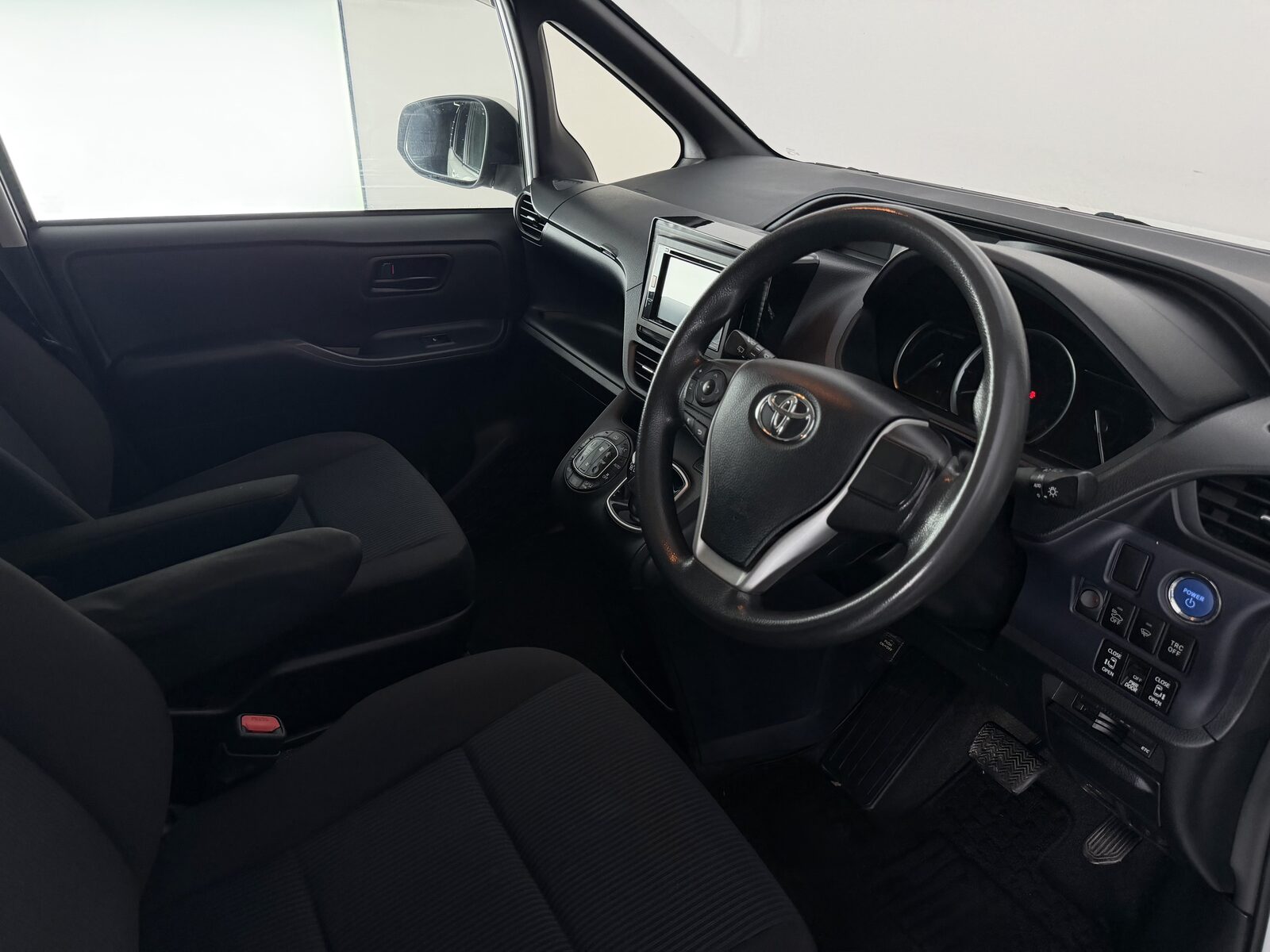 Toyota Voxy Hybrid X 1.8 Auto 7-Seater photo 12