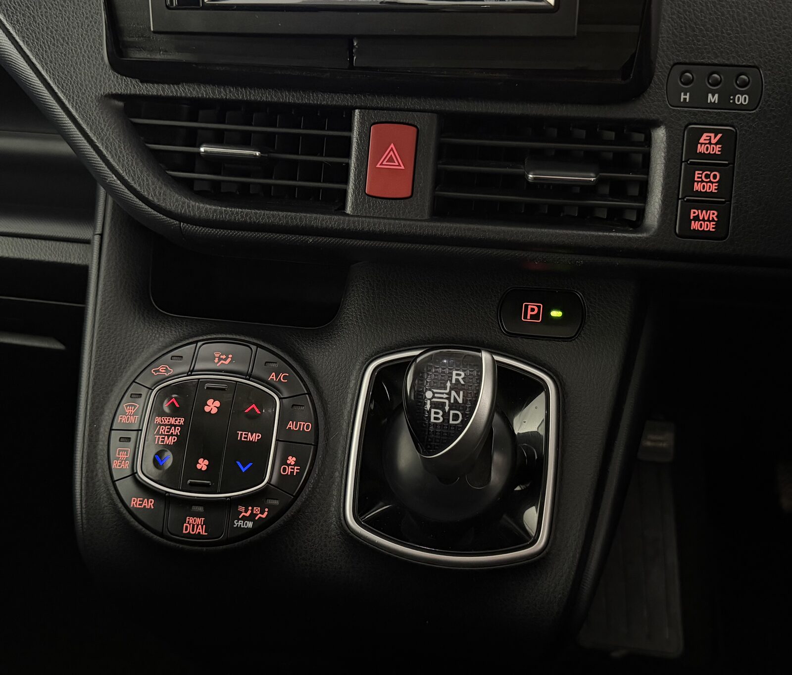 Toyota Voxy Hybrid X 1.8 Auto 7-Seater photo 17
